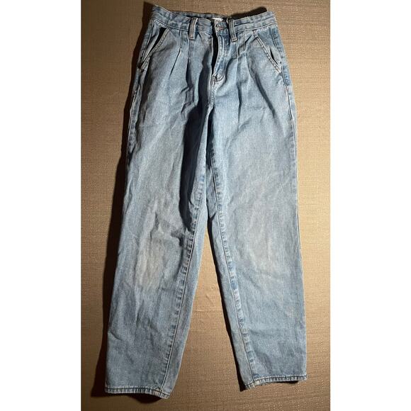 FOREVER 21 Women’s Size 24 Pleated Jeans Light Wash High Rise Minor Wear - Picture 1 of 7